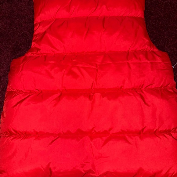 Unisex youth red puffer vest H&M 8-10 - Picture 2 of 3